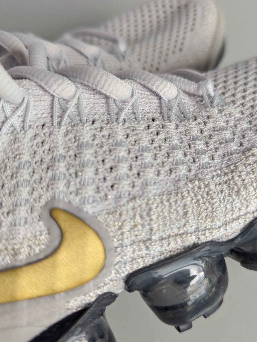 Nike Air VaporMax 2 Vast Grey Metallic Gold Knit Sneaker Size 7.5 Lace Up Comfy - Picture 7 of 10